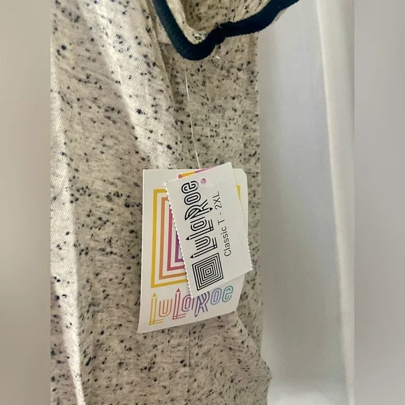 LuLaRoe Classic T Shirt NWT Black and White Short Sleeve - Picture 4 of 7